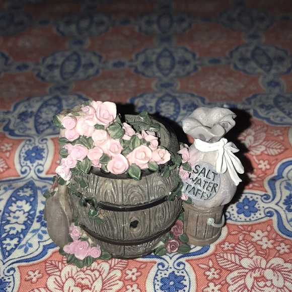 4/$10🌻🌻Ivy cove collectible try are taffy - Picture 1 of 5